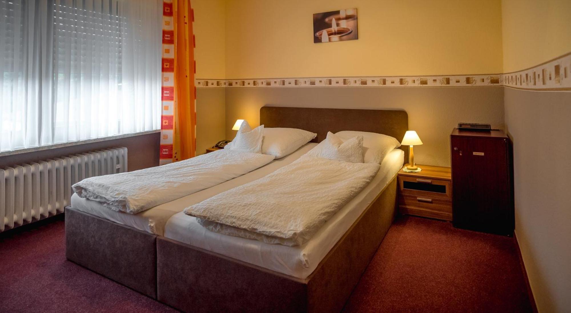 טראבן-טרארבאך Hotel Bisenius מראה חיצוני תמונה