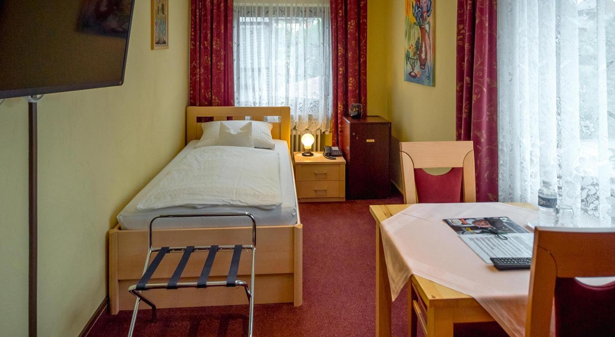 טראבן-טרארבאך Hotel Bisenius מראה חיצוני תמונה